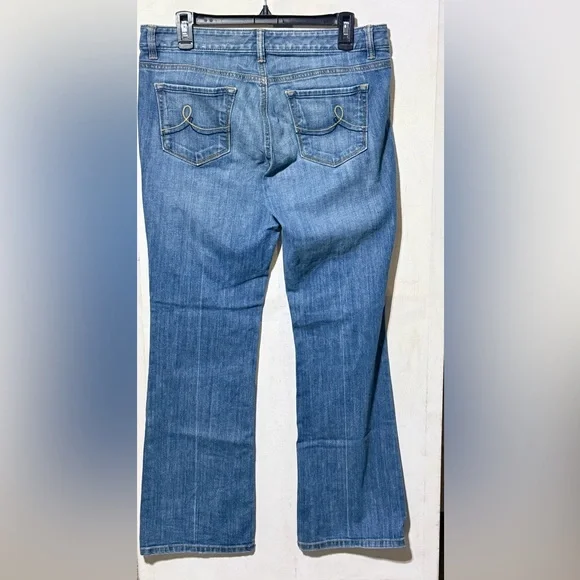 LOFT Women's Classic Blue Original Boot Leg Jeans Size-10P - Picture 2 of 6